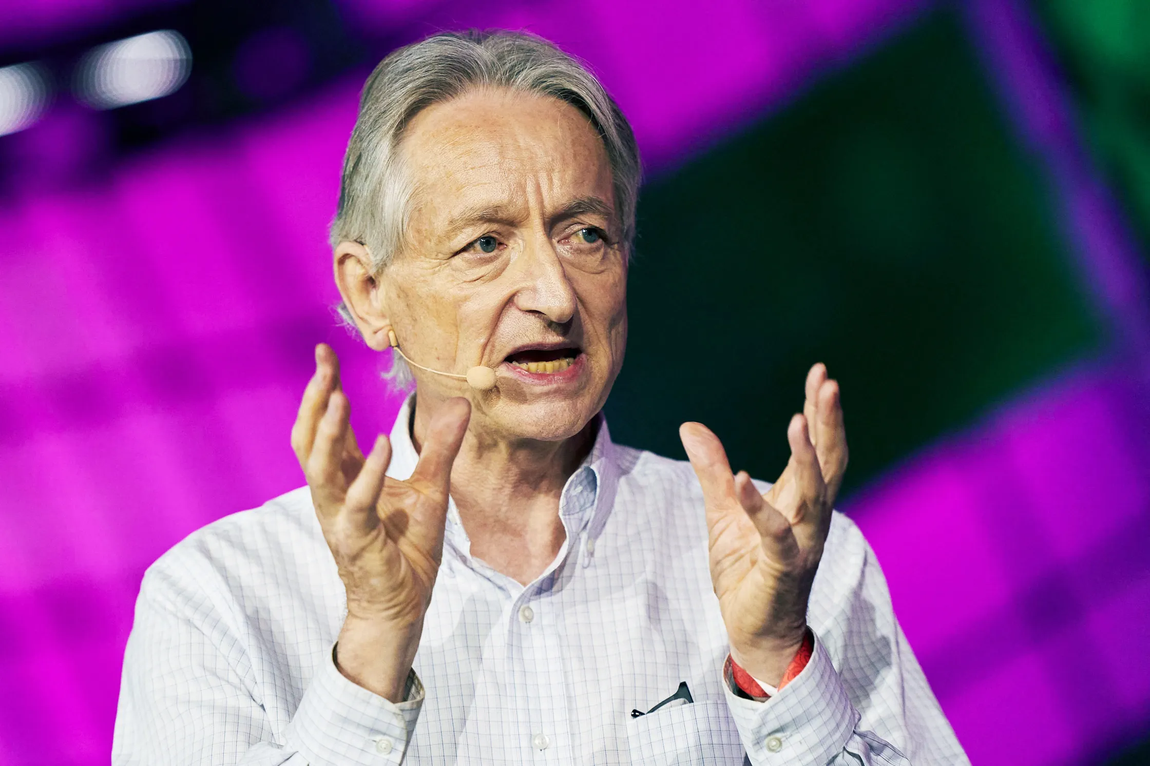 AI Will Replace Everybody”: Godfather of AI Issues Terrifying Job Market Warning — Are You Safe?